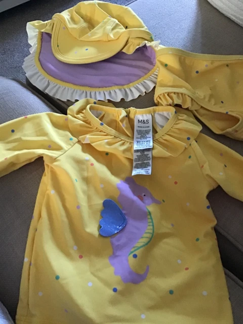 Set costume da bagno 3 pezzi bambina Marks and Spencer indossato una volta.