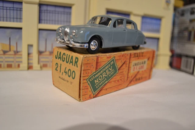 AU JOUET PARISIEN: Norev Modèle n° 17 Jaguar 2.4 Litre Mark 1