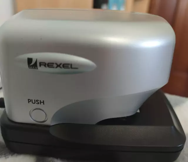 REXEL Stella30 Electric Cartridge Stapler with 2 unused spare cartridges