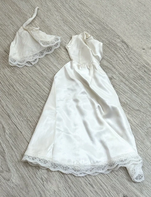 ANCIENNE TENUE TRESSY de BELLA - BRUXELLES - Année 80 EUR 22,09