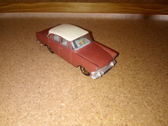Dinky Toys 24 J, Alfa Romeo Coupé. Meccano. (Gebraucht) in Vacallo für