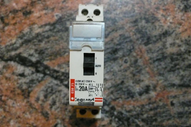 CONTACTEUR HEURE CREUSE 20AMPERE JOUR/NUIT CHAUFFE EAU 20A 220V LEGRAND