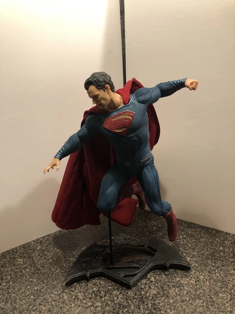 DC Collectibles - Batman v Superman - Superman Statue 1/6 Scale