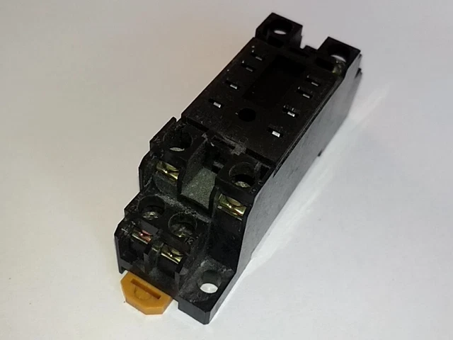 Omron Pyf08-A-E Base De Rele De 2 Contactos