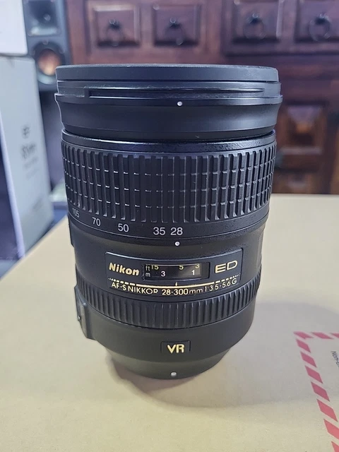 Nikon AF-S NIKKOR 28-300mm f/3.5-5.6G ED VR Lens FAST SHIPPING See Description