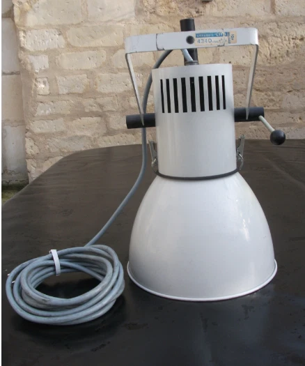 BarcelonaLED Lampe sur pied trépied projecteur métallique noir avec spot réfléchissant doré