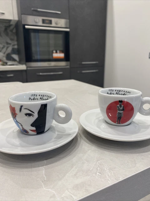 2 illy Espresso Pedro Almodovar 2009 Tazzine Caffè + Piattini Nuove - New Cups