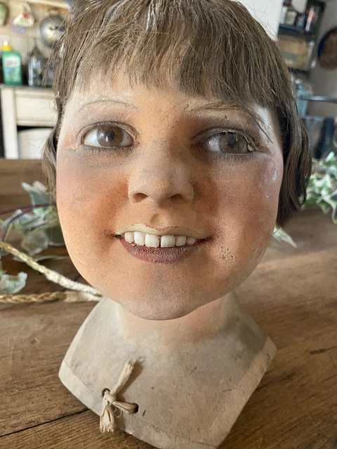 Tête mannequin carton bouilli et yeux en sulfure, XIX e sièc