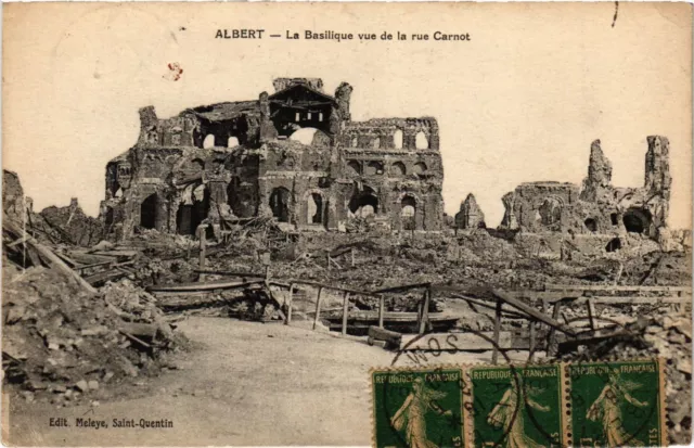 CPA AK Militaire Albert La Baisilique vue de la rue Carnot Ruines (696433)