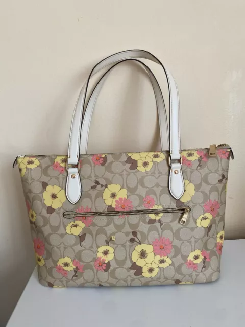 Coach Gallery Tote In Signature Canvas With Floral Cluster Print 3