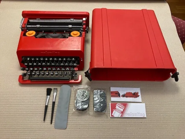 Macchina da scrivere Olivetti Valentine