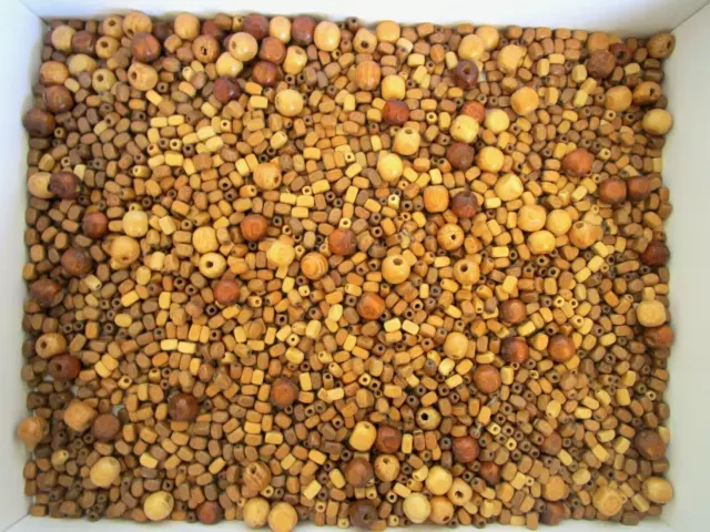 Bulk lot of over 4000 wooden beads mix. Mixed Shades and sizes. 500+g