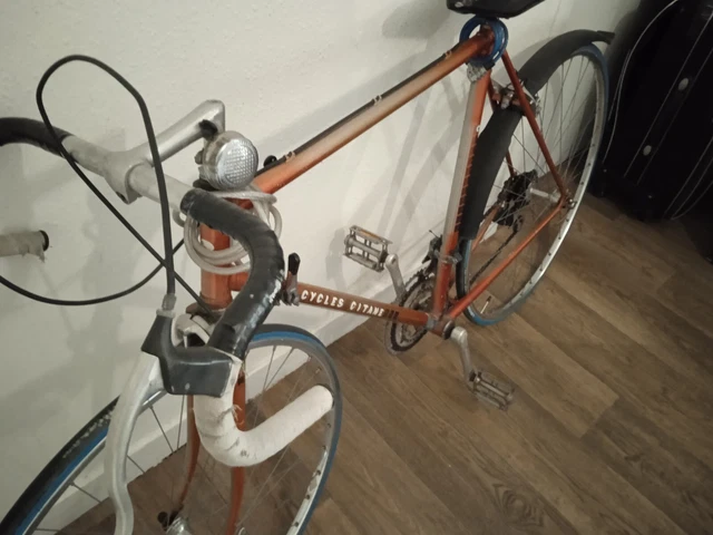 Vends ancien vélo de course Gitane - Vélos Vends ancien vélo de course Gitane - Vélos