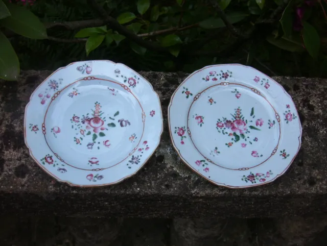 Belle paire de petites assiettes porcelaine de Chine Compagnie des Indes 18ème