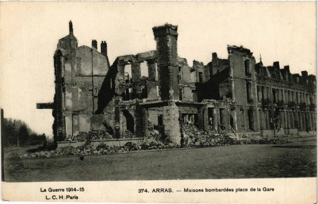 CPA AK Military ARRAS - Bombed Houses Place de la Gare (362571)