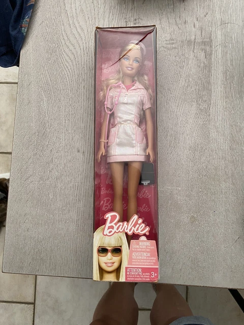 barbie infirmière