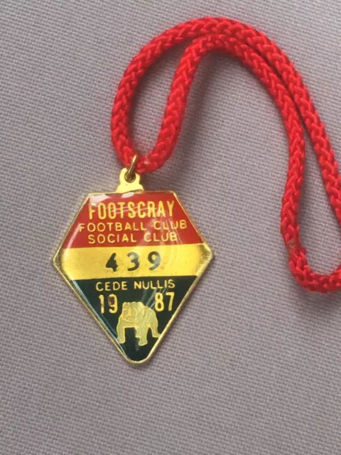 Vintage 1987 FOOTSCRAY Football SOCIAL CLUB Medallion, Badge -Western Bulldogs