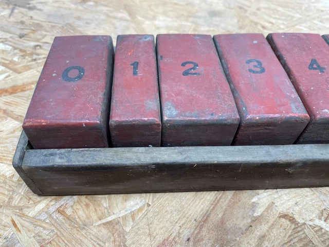 dekorative alte Holzletter Druckletter Zahlen 0 bis 9 mit Holzkasten 2