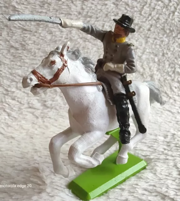 BRITAINS DEETAIL ACW MOUNTED CONFEDERATE 1st SERIES CURVED BASE..