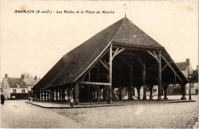 CPA Arpajon Les Halles et Place du Marche (1362017)