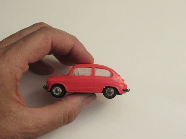 NOREV ANCIEN COUPE FIAT 2300 n°80 rouge dans sa boite en très bon état. EUR 40,60 - FR