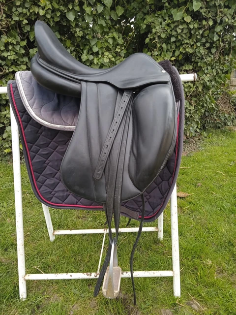 Selle De Dressage Cuir Mono Rabat Noire, Arçons Interchangeables, Taille 17-18" (neuve)