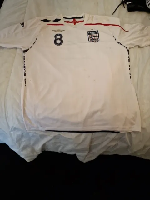 sighned football shirt