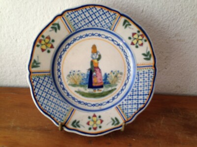 SUPERBE ASSIETTE FLEUR DE LYS EN FAIENCE HENRIOT QUIMPER SIGNEE 979 