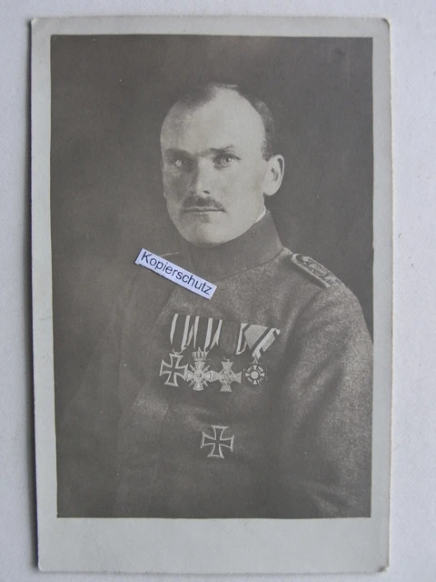 Portraitfoto - Offizier mit vielen  Orden , Auszeichnungen , 1918