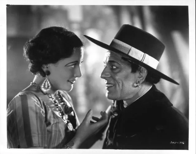 *Tod Browning's THE UNKNOWN (1927) Lon Chaney & Joan Crawford Profile Shot 8x10