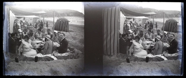 France Famille à la plage c1935 Photo NEGATIVE STEREO Plaque Vintage V36L3n
