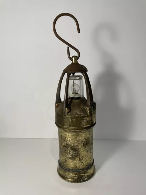 ancienne lampe de mineur