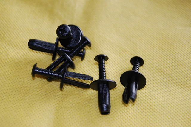 10x Clip di Fissaggio Paraurti Rivetti per Fiat 500L 500X Jeep Renegade