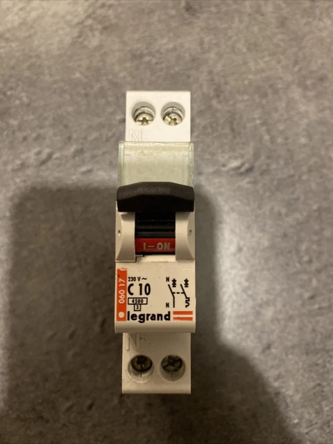 Mothinessto Disjoncteur 230V Disjoncteur 32A 230V 1P + N, contre les