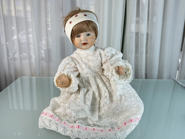 Poupée tête porcelaine, les yeux dormeurs, bouche ouverte à