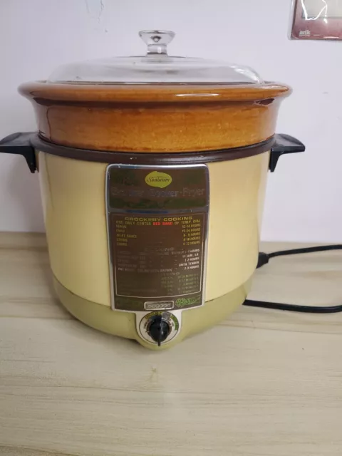 Vintage Crockery Chef pot Harvest Gold Ceramic Crock Slow Cooker Model  1031/1015
