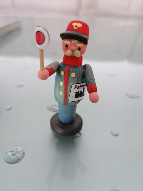 Hennig Miniatur Fahrdienstleiter 6cm Erzgebirge neuwertig