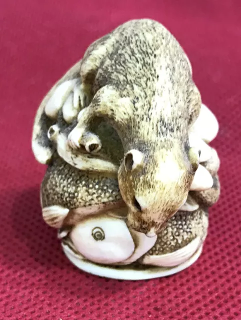 Martin Perry - Qts - Small Otters & Fish Figurine - Inspired By Netsuke 2