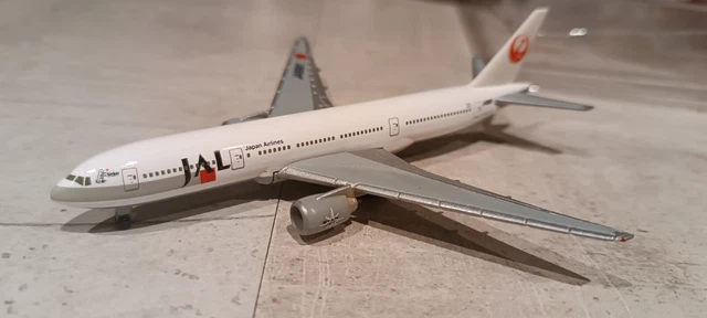 Avion Boeing 777-8 Christmas 2021 – Maquette Herpa 1/500 – Neuve