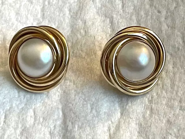 14k Yellow Gold 13 mm White Cultured Mabe Pearl Omega Back