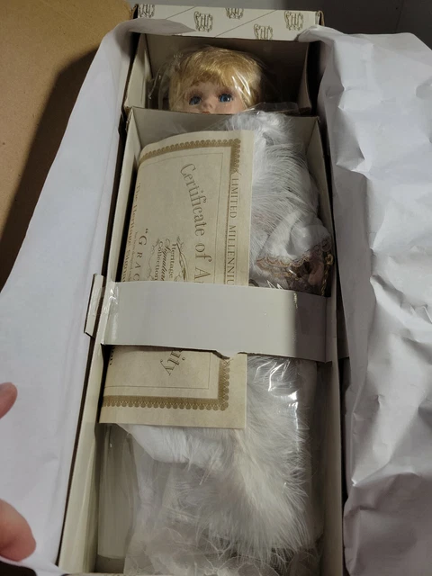 HERITAGE SIGNATURE COLLECTION Guardian Angel Doll Grace w/ Stand 12244 2
