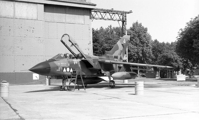 2 Sqn, Tornado GR.1A, ZA370 'A' at RAF Cottesmore, 13 Jul 1990 - B&W Neg_6230