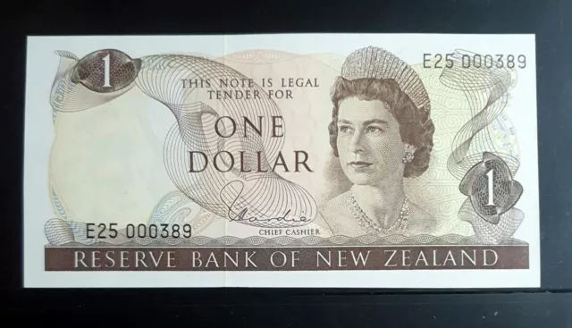 Unc 1977  H.R. Hardie Paper NZ $1 One Dollar Type I First Pre-Fix E25 - Banknote 2
