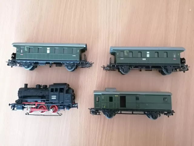 Märklin HO Lokomotive 3000 89028 + 4002 Personenwaggons + 4003 Gepäckwaggon