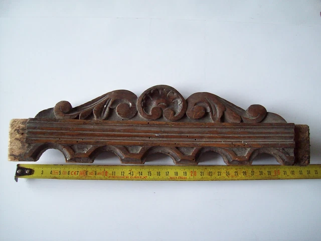 Ancien Fronton En Bois