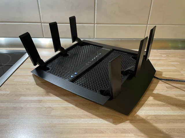 Netgear Nighthawk X6 Tri-Band WiFi Router - Schwarz/Silber (R8000-100PES) 12