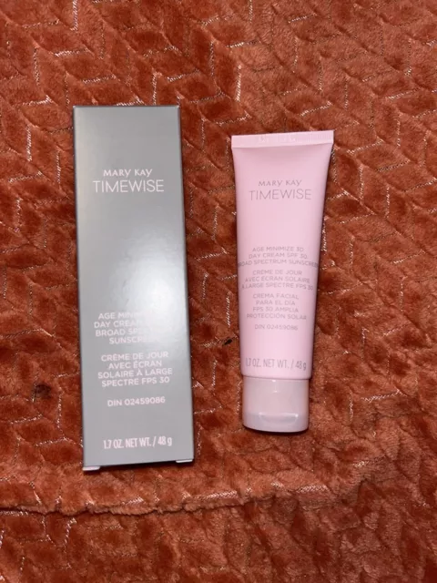 Mary Kay Timewise 3D Day Cream SPF30 Broad Spectrum Sunscreen Combination - Oily