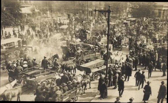 Foto Ak Berlin Tiergarten, Potsdamer Platz, Verkehrsstreik 1919,... - 4176784