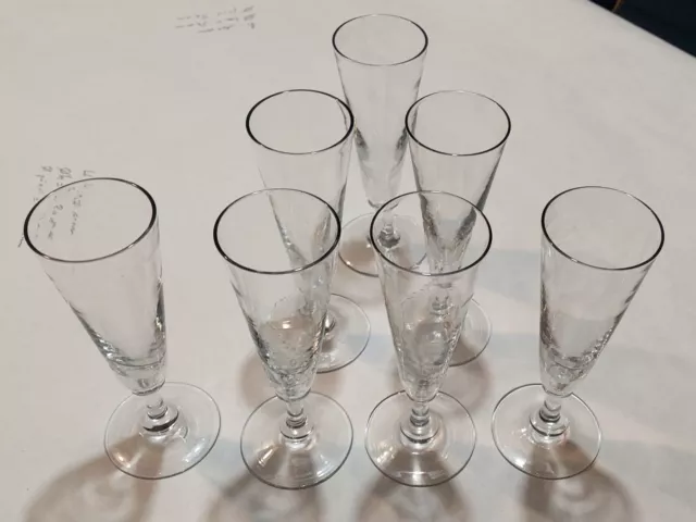 lot de 7 flûtes anciennes à Champagne en verre (probablement XIXème siècle)