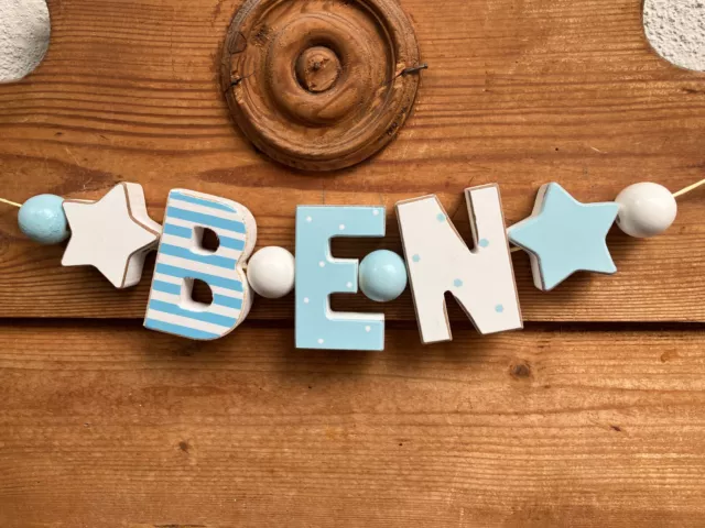 "Ben" Namenskette Blau Kinderzimmertür Holzbuchstaben Deko Junge Taufe Baby Name